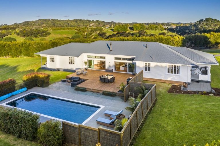 Photo of property in 80 Mahana Road, Waimauku, 0881