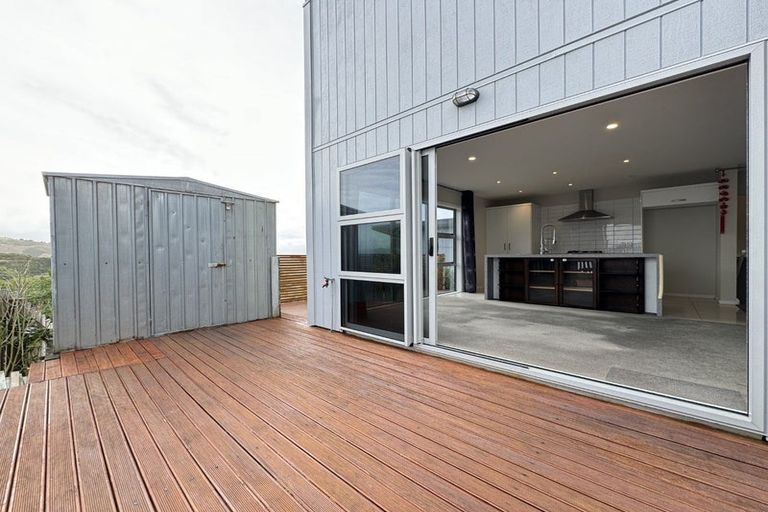 Photo of property in 61 Tamworth Crescent, Newlands, Wellington, 6037