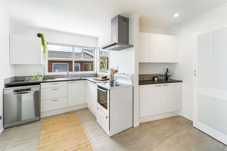 Photo of property in 56 Stanmore Bay Road, Stanmore Bay, Whangaparaoa, 0932