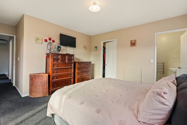 Photo of property in 73 Coolspring Way, Redwood, Christchurch, 8051