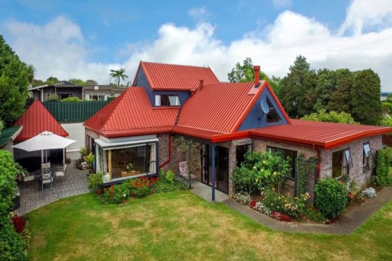 Photo of property in 27 Fairfax Terrace, Frankleigh Park, New Plymouth, 4310