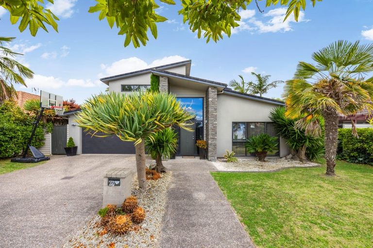 Photo of property in 24 Corsica Way, Karaka, Papakura, 2113
