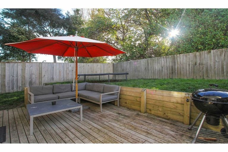 Photo of property in 40 Roberts Road, Glenfield, Auckland, 0629