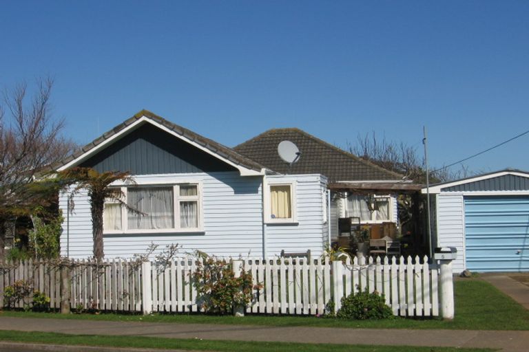 Photo of property in 8 Jenks Street, Foxton, 4814