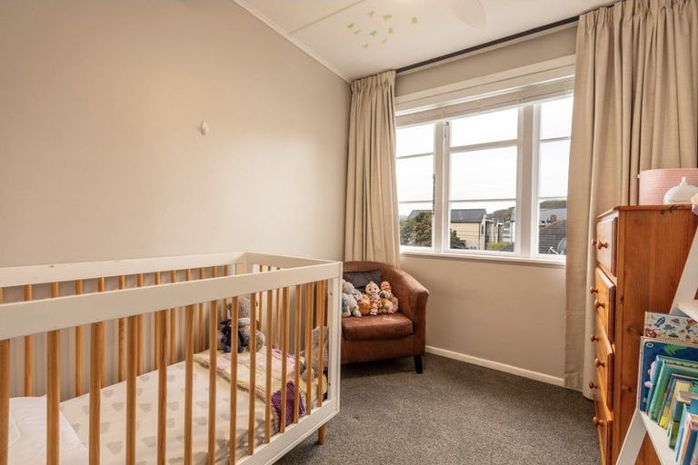 Photo of property in 27 Sladden Street, Naenae, Lower Hutt, 5011