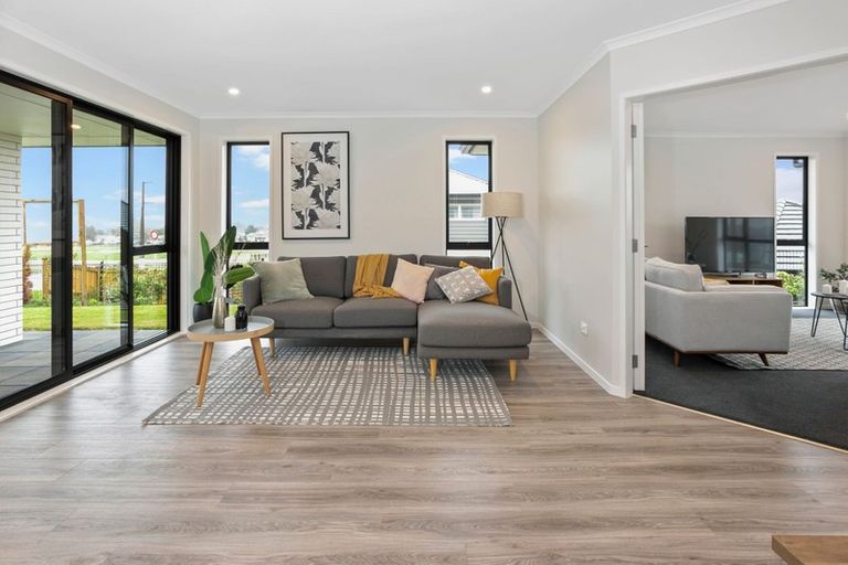 Photo of property in 55c Twin Parks Rise, Papakura, 2110