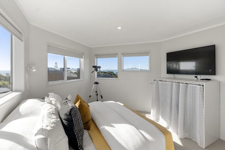 Photo of property in 7b Peter Terrace, Castor Bay, Auckland, 0620