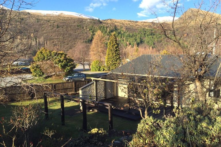 Photo of property in 14 Preston Drive, Arrowtown, 9302