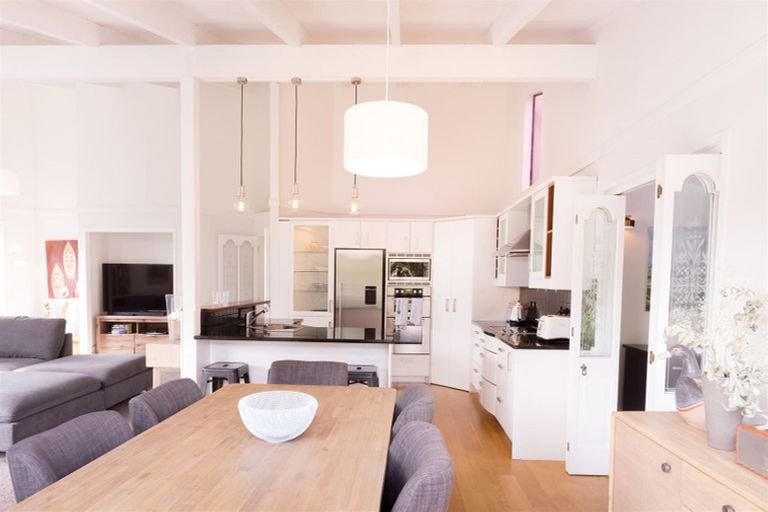 Photo of property in 19 Tiri View Place, Waiake, Auckland, 0630