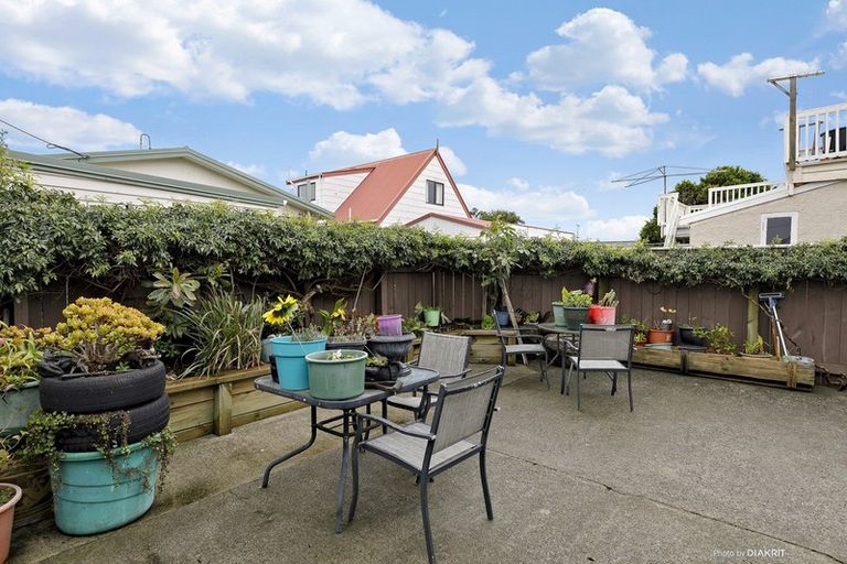 Photo of property in 21 Aparima Avenue, Miramar, Wellington, 6022