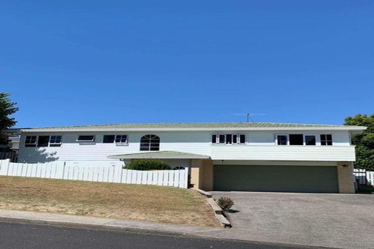 Photo of property in 27 Spargo Road, Massey, Auckland, 0614