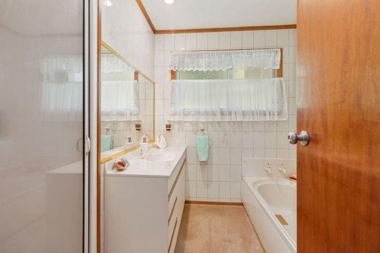 Photo of property in 29 Wisteria Grove, Maungaraki, Lower Hutt, 5010