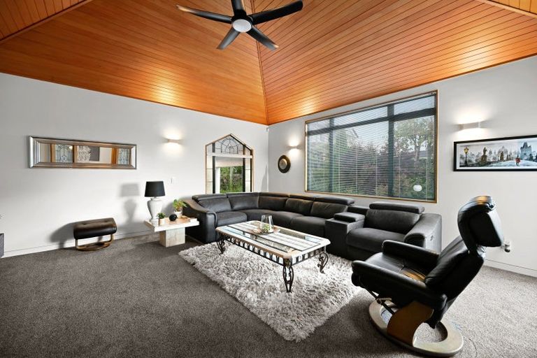 Photo of property in 2 Minchin Crescent, St Andrews, Hamilton, 3200