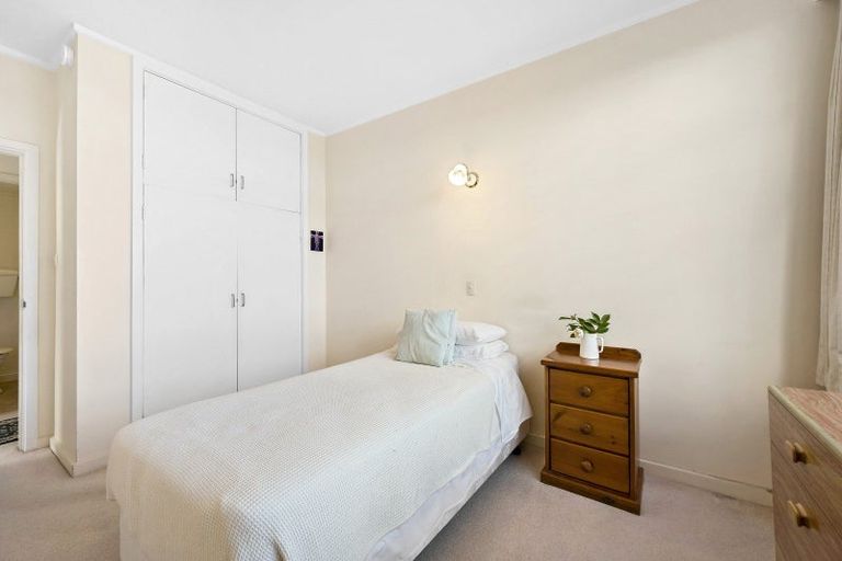 Photo of property in Rona House, 33 Rimu Street, Eastbourne, Lower Hutt, 5013