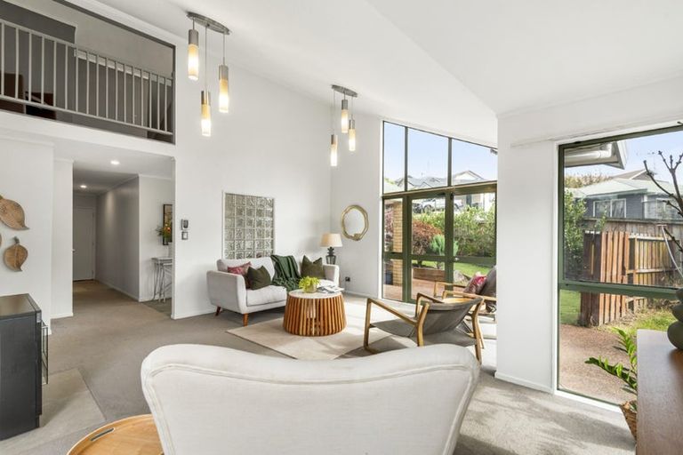 Photo of property in 43 Unsworth Drive, Unsworth Heights, Auckland, 0632