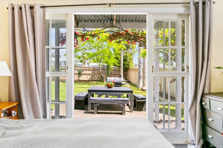 Photo of property in 57 Lynwood Road, New Lynn, Auckland, 0600