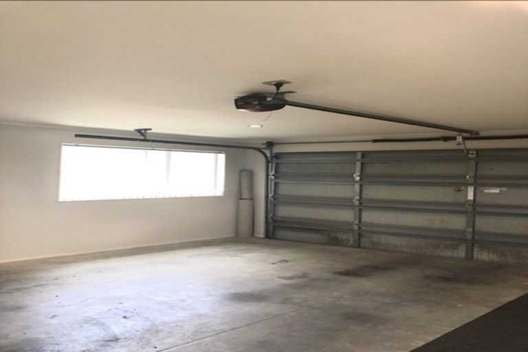 Photo of property in 3205a Great North Road, New Lynn, Auckland, 0600