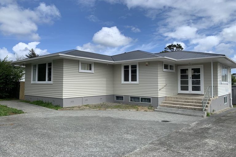 Photo of property in 18 Sabulite Road, Kelston, Auckland, 0602