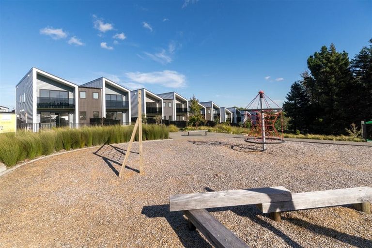 Photo of property in 8 Paparahi Place, Wainui, 0992