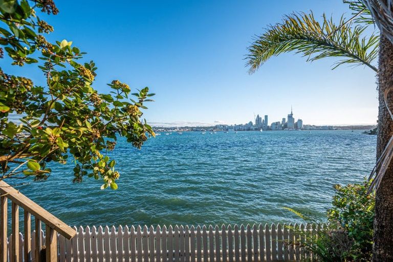 Photo of property in 5 Stanley Point Road, Stanley Point, Auckland, 0624