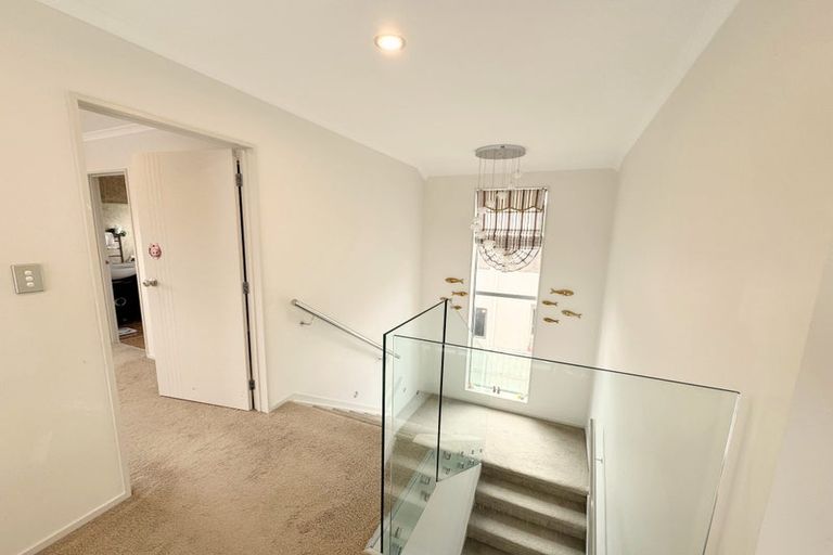 Photo of property in 35 South Kensington Way, Henderson, Auckland, 0612