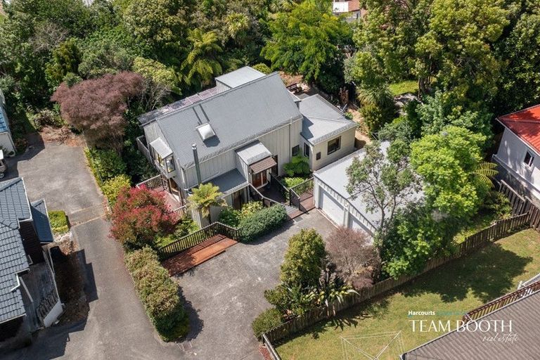 Photo of property in 1/139a Mokoia Road, Birkenhead, Auckland, 0626