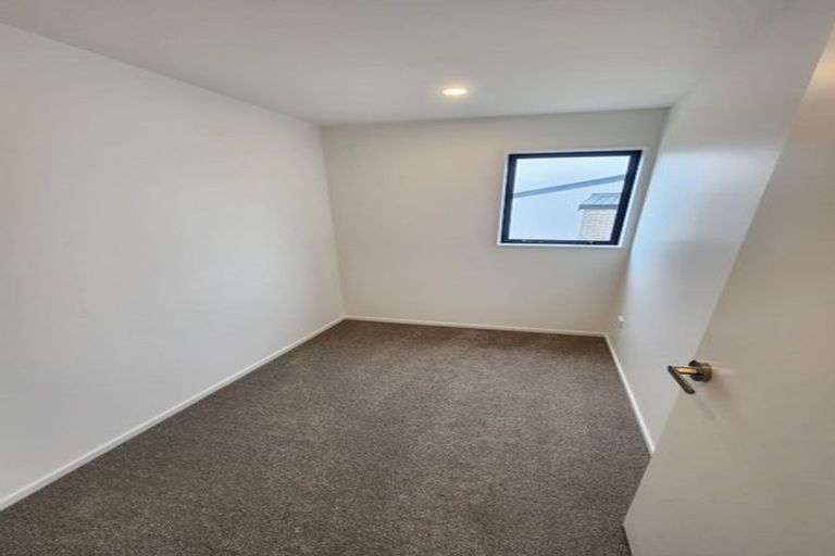 Photo of property in 33b Crestview Rise, Papakura, 2110