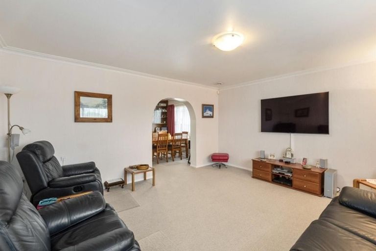 Photo of property in 17 Meadowvale Drive, Levin, 5510