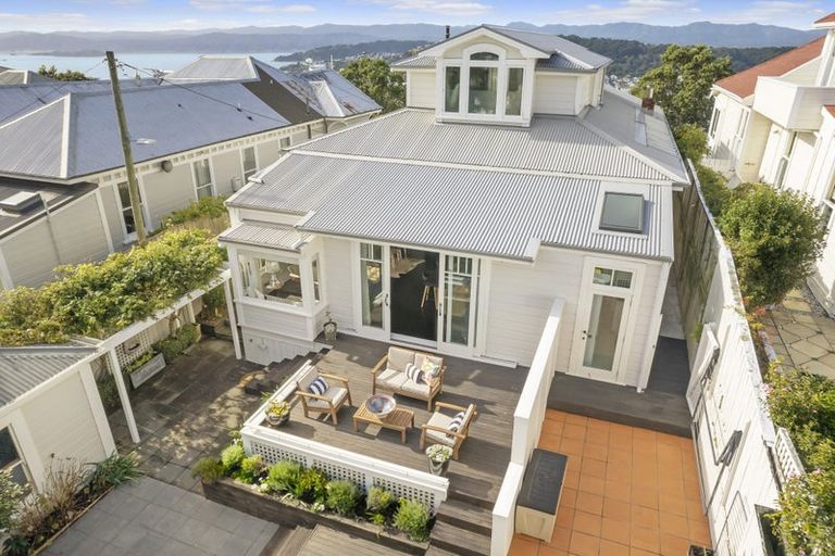 Photo of property in 18 Central Terrace, Kelburn, Wellington, 6012