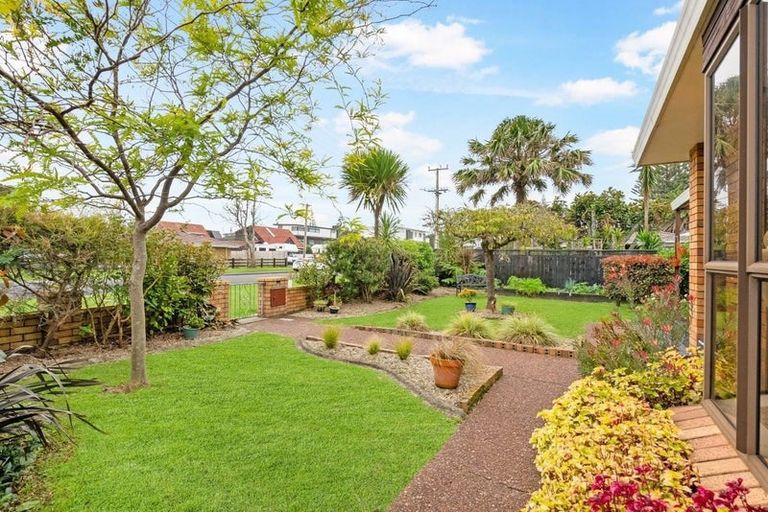 Photo of property in 8a Weiti Road, Orewa, 0931