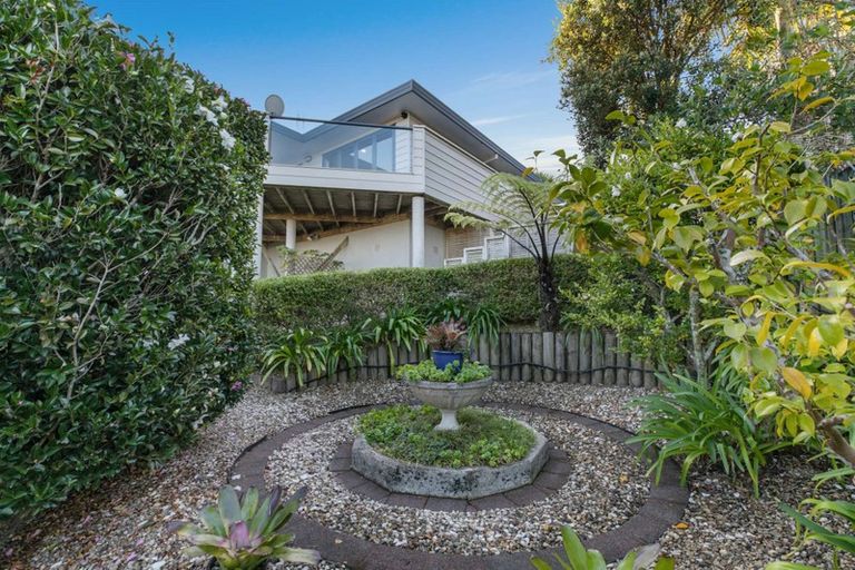 Photo of property in 7 Montcalm Close, Orewa, 0931