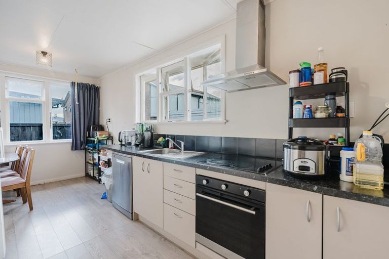 Photo of property in 38 Douglas Crescent, Fairfield, Hamilton, 3214