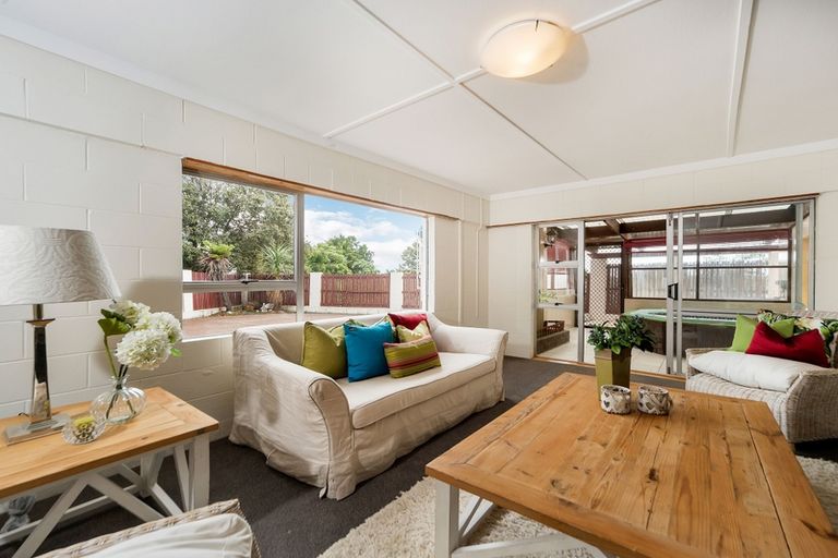 Photo of property in 10 Bendale Place, Papatoetoe, Auckland, 2025