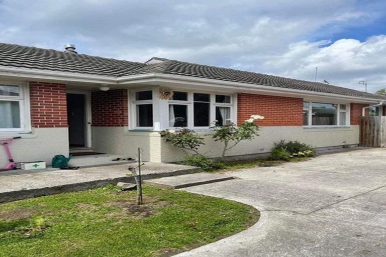 Photo of property in 70 Dunedin Street, Redwood, Christchurch, 8051