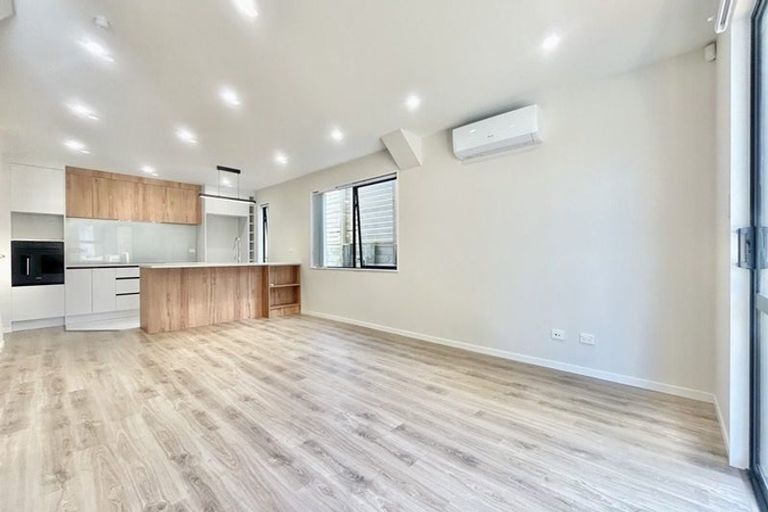 Photo of property in 8a Nandana Drive, Glen Eden, Auckland, 0602