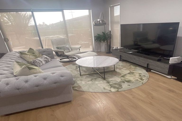 Photo of property in 35b Deanna Drive, West Harbour, Auckland, 0618