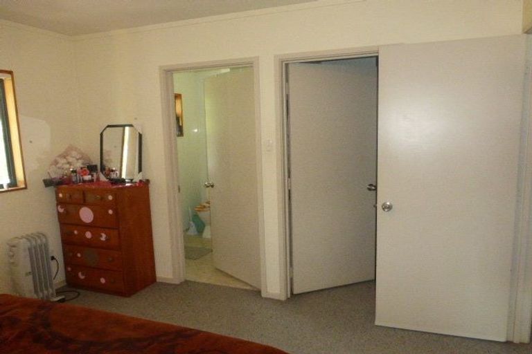 Photo of property in 50a Edmonton Road, Henderson, Auckland, 0612