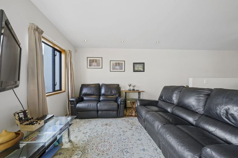 Photo of property in 8 Marina View, Paremata, Porirua, 5026