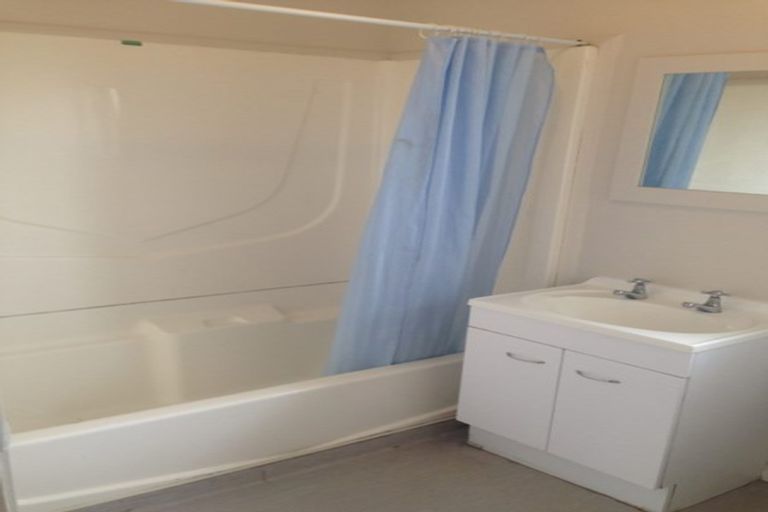 Photo of property in 5a Kopu Place, Clendon Park, Auckland, 2103