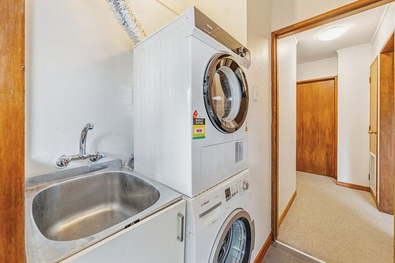 Photo of property in 16a Parklands Drive, Karori, Wellington, 6012