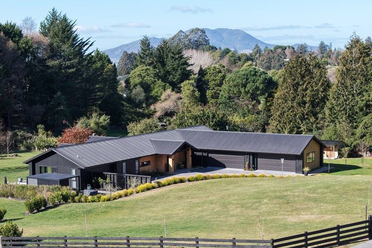 Photo of property in 2 Nga Tui Lane, Acacia Bay, Taupo, 3385