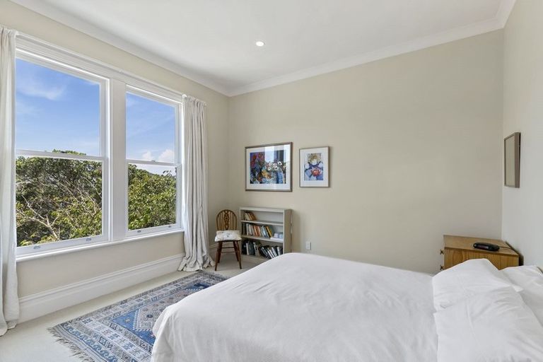 Photo of property in 33 Grove Road, Kelburn, Wellington, 6012