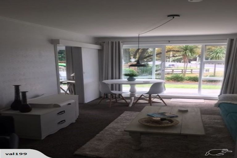 Photo of property in 1/946 Beach Road, Waiake, Auckland, 0630