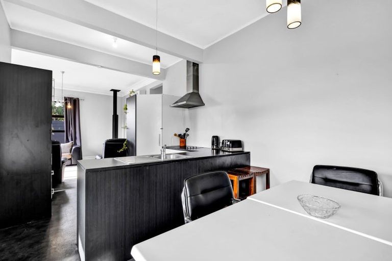 Photo of property in 9 Carrington Street, Inglewood, 4330