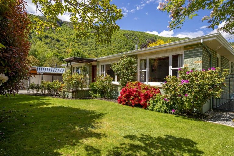 Photo of property in 3 Merioneth Street, Arrowtown, 9302