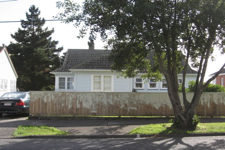 Photo of property in 6 Newcombe Street, Naenae, Lower Hutt, 5011