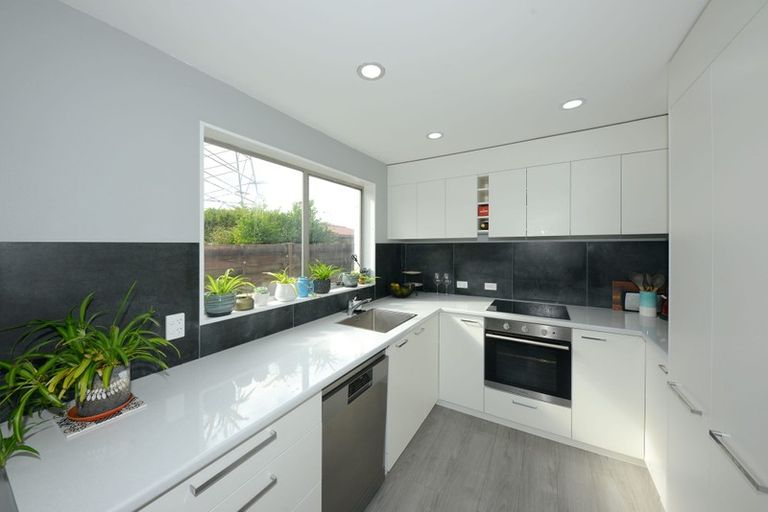 Photo of property in 91 Denise Crescent, Hornby, Christchurch, 8042