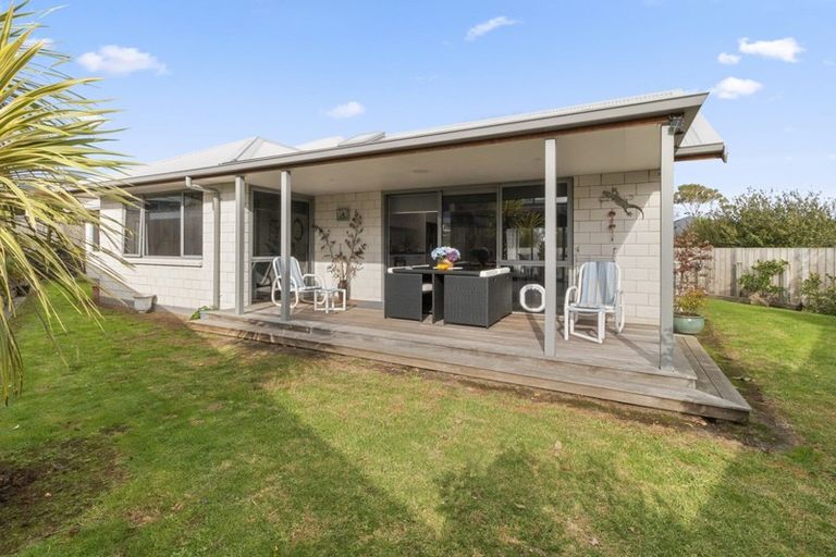 Photo of property in 16 Riverside Place, Katikati, 3129