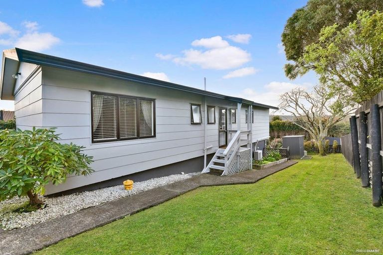 Photo of property in 15a Ngahere Views, Orewa, 0931