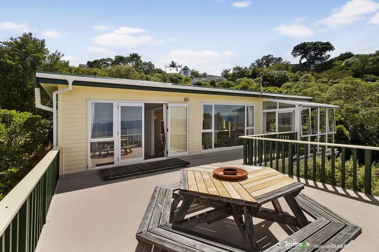 Photo of property in 138 Nicholson Road, Khandallah, Wellington, 6035